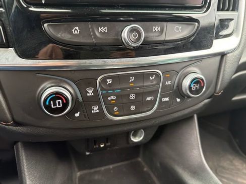 Used 2019 Chevrolet Traverse LT w/ LT Premium Package AWD/4WD image 56