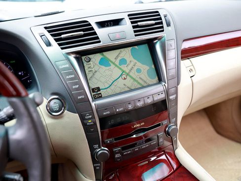 Used 2007 Lexus LS 460 image 32