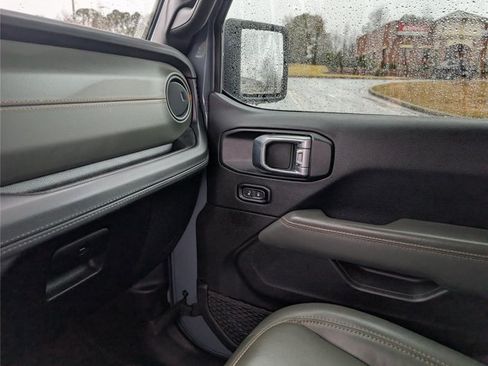 Used 2024 Jeep Gladiator Mojave w/ Convenience Group AWD/4WD image 70