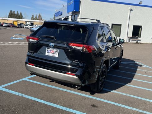 Used 2023 Toyota RAV4 SE w/ SE Grade Weather Package image 5