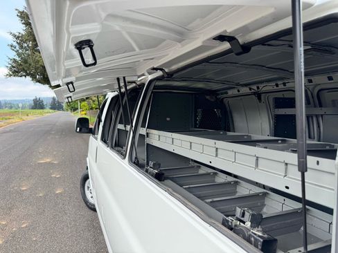 Used 2009 GMC Savana 3500 RWD image 29
