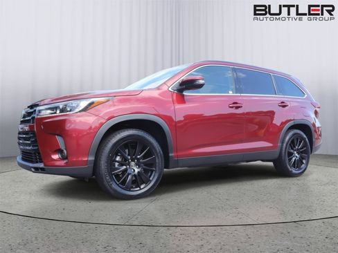 Used 2019 Toyota Highlander SE FWD image 1