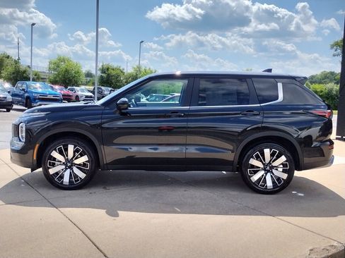 New 2025 Mitsubishi Outlander SE image 20