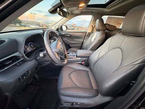 Used 2026 Toyota Highlander Limited image 10