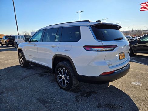 Used 2025 Jeep Grand Cherokee L Limited image 6