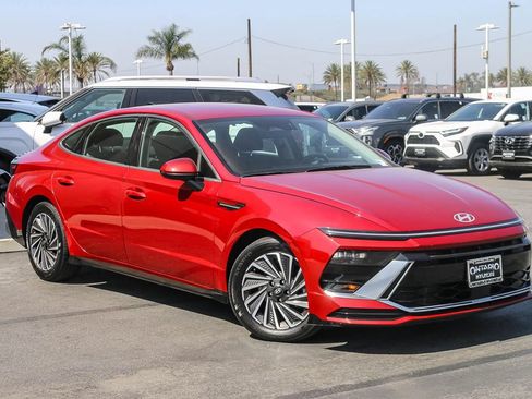 Certified 2025 Hyundai Sonata SEL FWD image 1