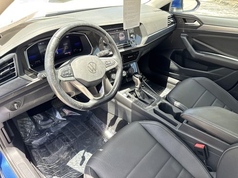 Certified 2023 Volkswagen Jetta SE w/ Panoramic Sunroof Package FWD image 18