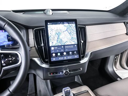 Certified 2025 Volvo XC90 T8 Ultra AWD/4WD image 15