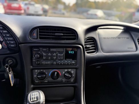 Used 1999 Chevrolet Corvette Coupe image 15