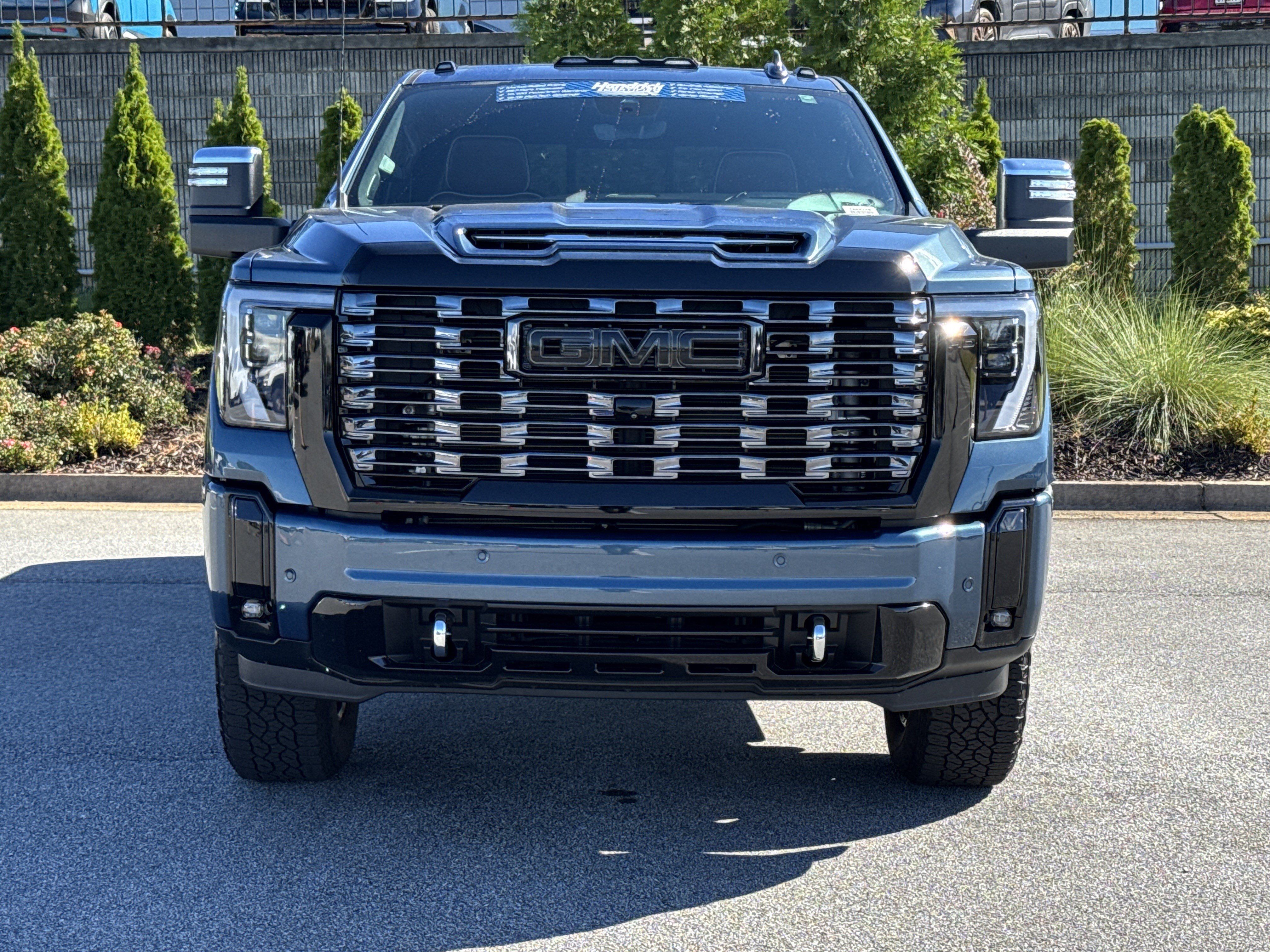 Used 2025 GMC Sierra 2500 Denali Ultimate AWD/4WD image 3