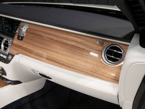 Used 2020 Rolls-Royce Dawn RWD image 49