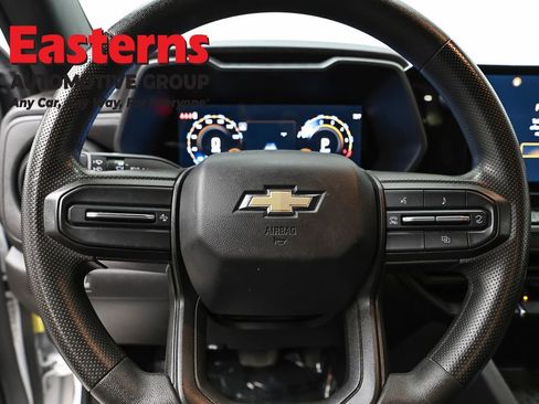 Used 2024 Chevrolet Colorado W/T image 10