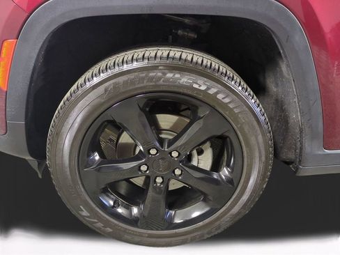 Used 2024 Jeep Grand Cherokee Altitude image 11