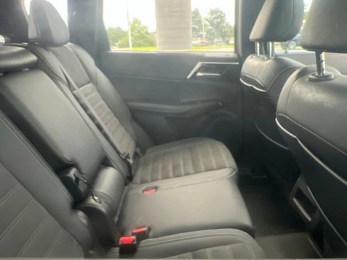 Used 2024 Mitsubishi Outlander SE Black Edition AWD/4WD image 11