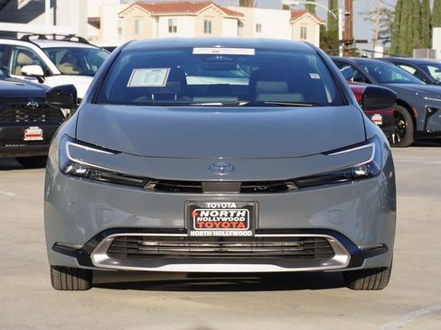 Certified 2025 Toyota Prius XLE image 3
