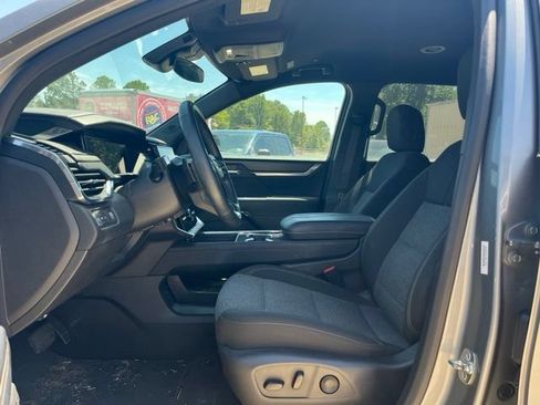 Used 2025 GMC Acadia Elevation FWD image 6