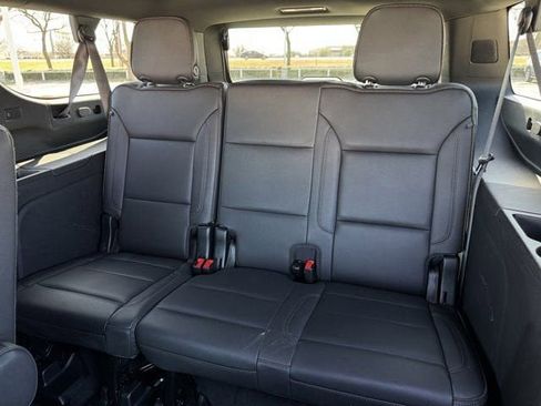 Used 2024 Chevrolet Suburban High Country w/ Premium Package image 33