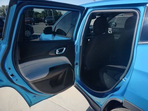 Used 2025 Jeep Compass Sport AWD/4WD image 9