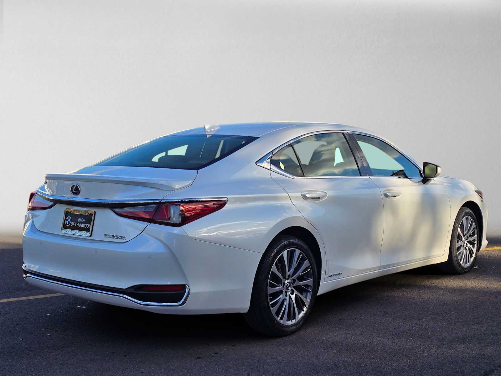 Used 2019 Lexus ES 300h w/ Premium Package FWD image 3