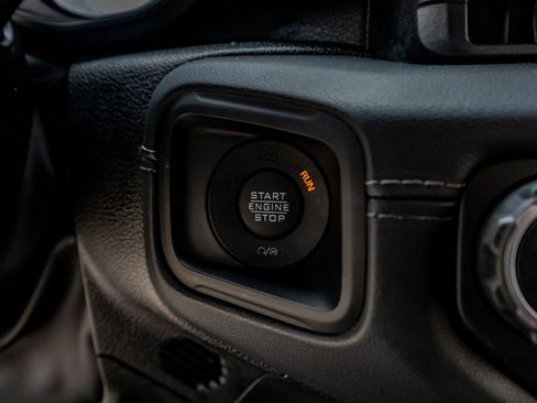 Used 2024 Jeep Gladiator Rubicon AWD/4WD image 22