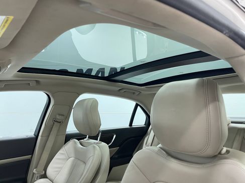 Used 2018 Lincoln Continental Select w/ Continental Climate Package AWD/4WD image 12
