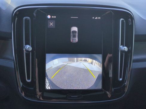 Used 2023 Volvo C40 P8 Recharge Ultimate image 24