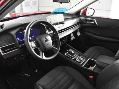 Used 2025 Mitsubishi Outlander SE