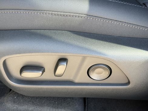 New 2026 Chevrolet Equinox LT w/ Convenience Package II FWD image 30