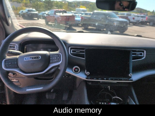 Used 2025 Jeep Wagoneer Series II w/ Premium Group I AWD/4WD image 12
