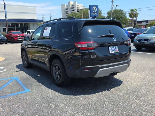 Certified 2025 Honda Pilot TrailSport image 6