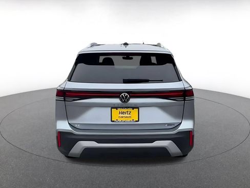Used 2026 Volkswagen Tiguan SE AWD/4WD image 12