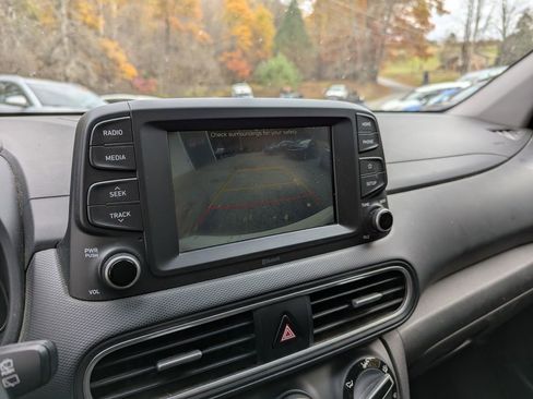 Used 2021 Hyundai Kona SE w/ Cargo Package image 13