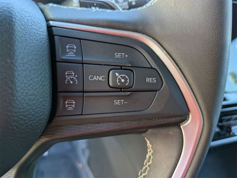 Used 2024 Jeep Grand Cherokee L Laredo image 18