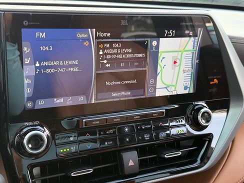 Used 2022 Toyota Highlander Platinum FWD image 22
