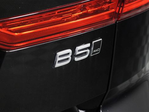 Certified 2025 Volvo XC60 B5 Plus image 20