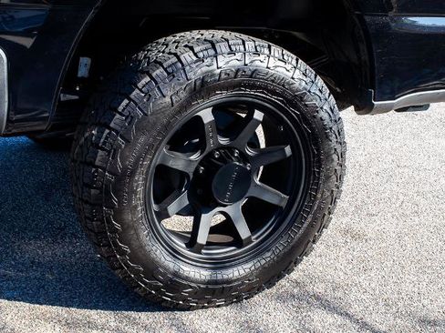 Certified 2025 Ford F350 Platinum w/ FX4 Off-Road Package image 6