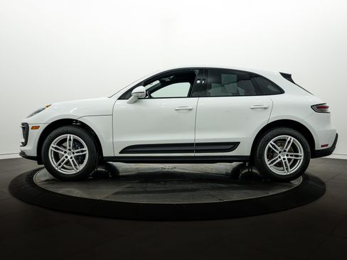 Certified 2026 Porsche Macan AWD/4WD image 2
