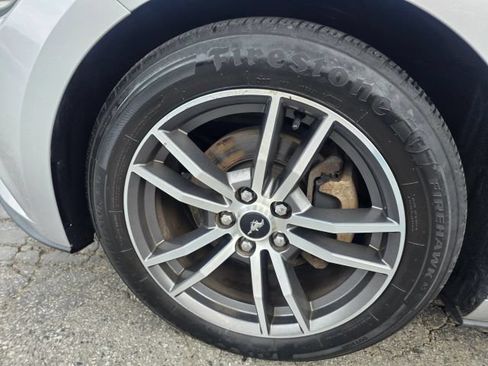 Used 2016 Ford Mustang Coupe RWD image 9