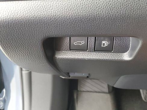 Used 2025 Toyota Crown Signia Limited w/ Advanced Technology Package image 33