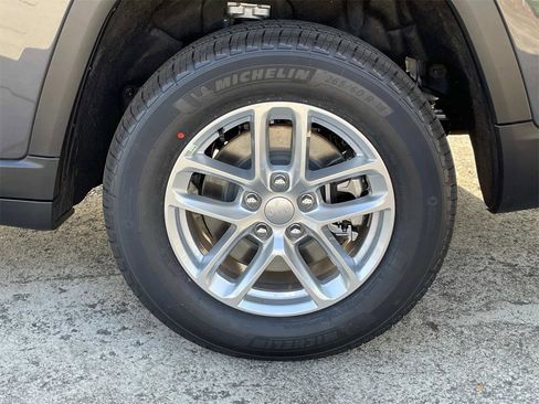 New 2025 Jeep Grand Cherokee L Laredo w/ Luxury Tech Group I image 32