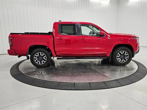 Used 2022 Nissan Frontier SV AWD/4WD image 6