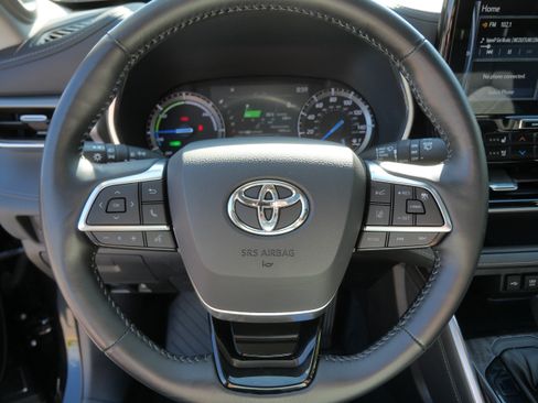 Used 2021 Toyota Highlander Platinum AWD/4WD image 26