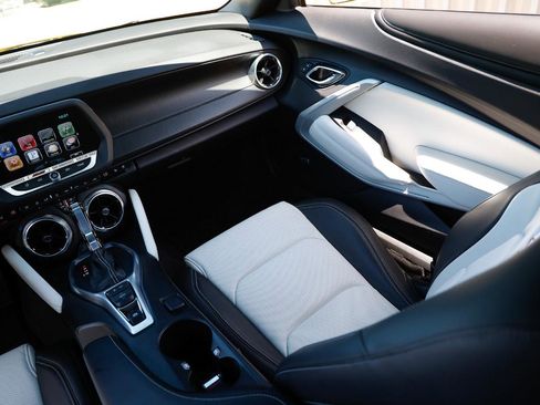 Used 2016 Chevrolet Camaro SS RWD image 22