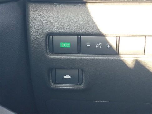 Used 2022 Nissan Sentra SV image 24