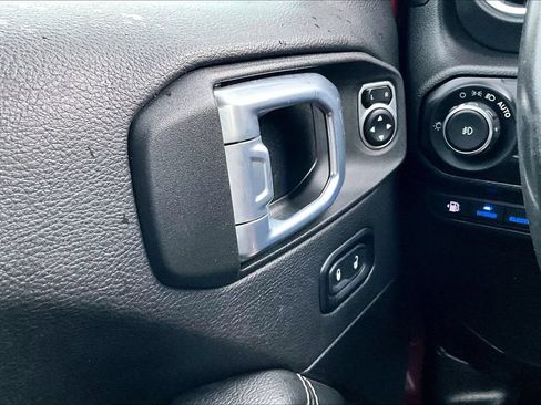 Used 2021 Jeep Wrangler Unlimited Sahara w/ Cold Weather Group AWD/4WD image 32