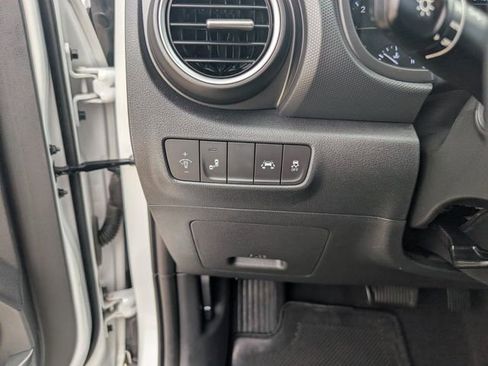 Used 2020 Hyundai Kona SEL FWD image 11