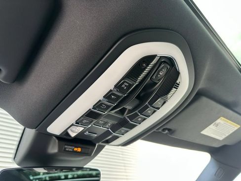 Used 2026 Porsche Macan AWD/4WD image 34