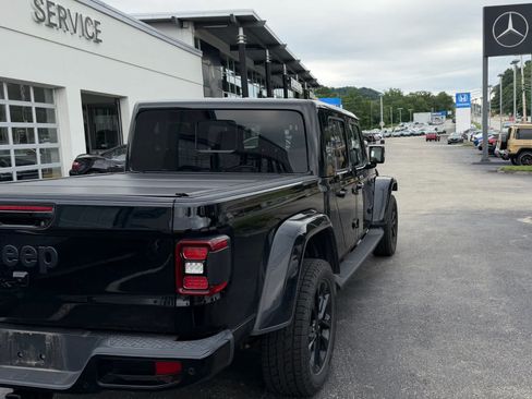 Used 2023 Jeep Gladiator Overland AWD/4WD image 7