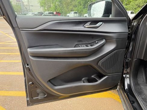 New 2025 Jeep Grand Cherokee L Altitude RWD image 11