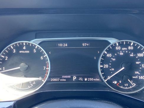 Used 2024 Nissan Pathfinder SL FWD image 7